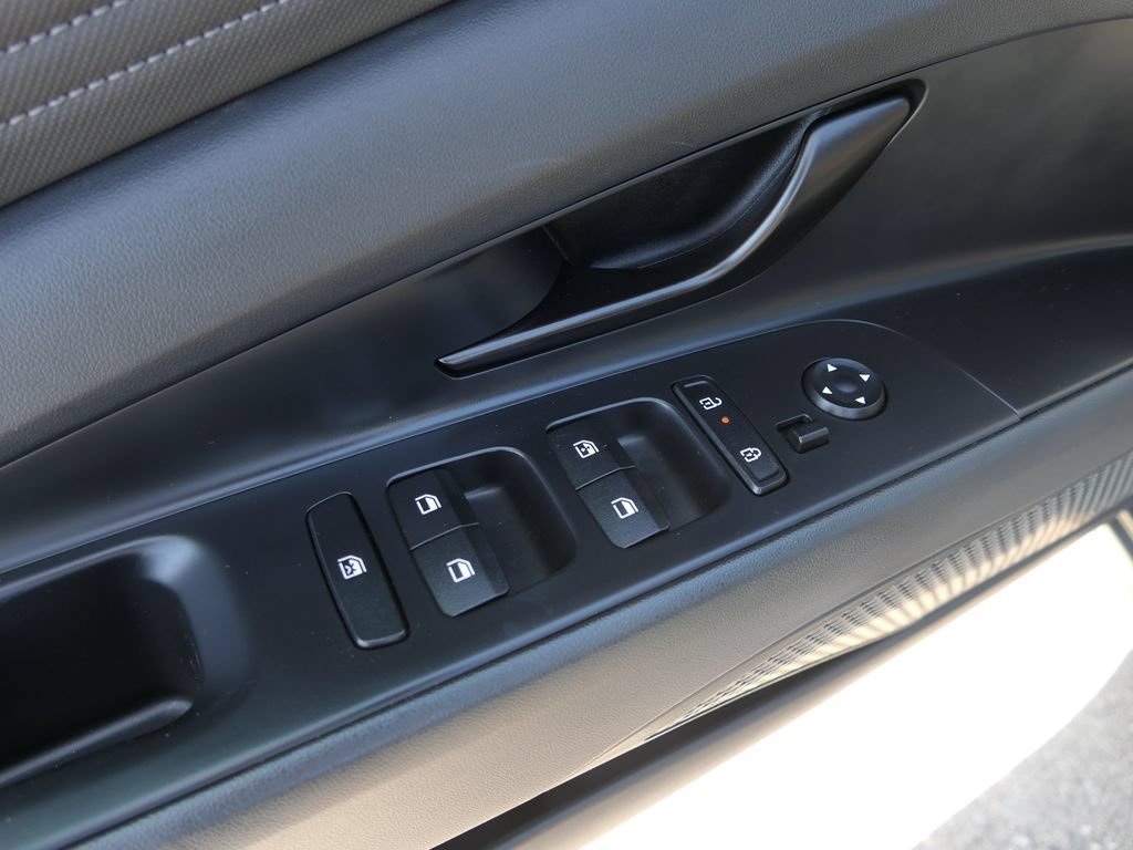 Used 2025 Hyundai Elantra Sport FWD image 12
