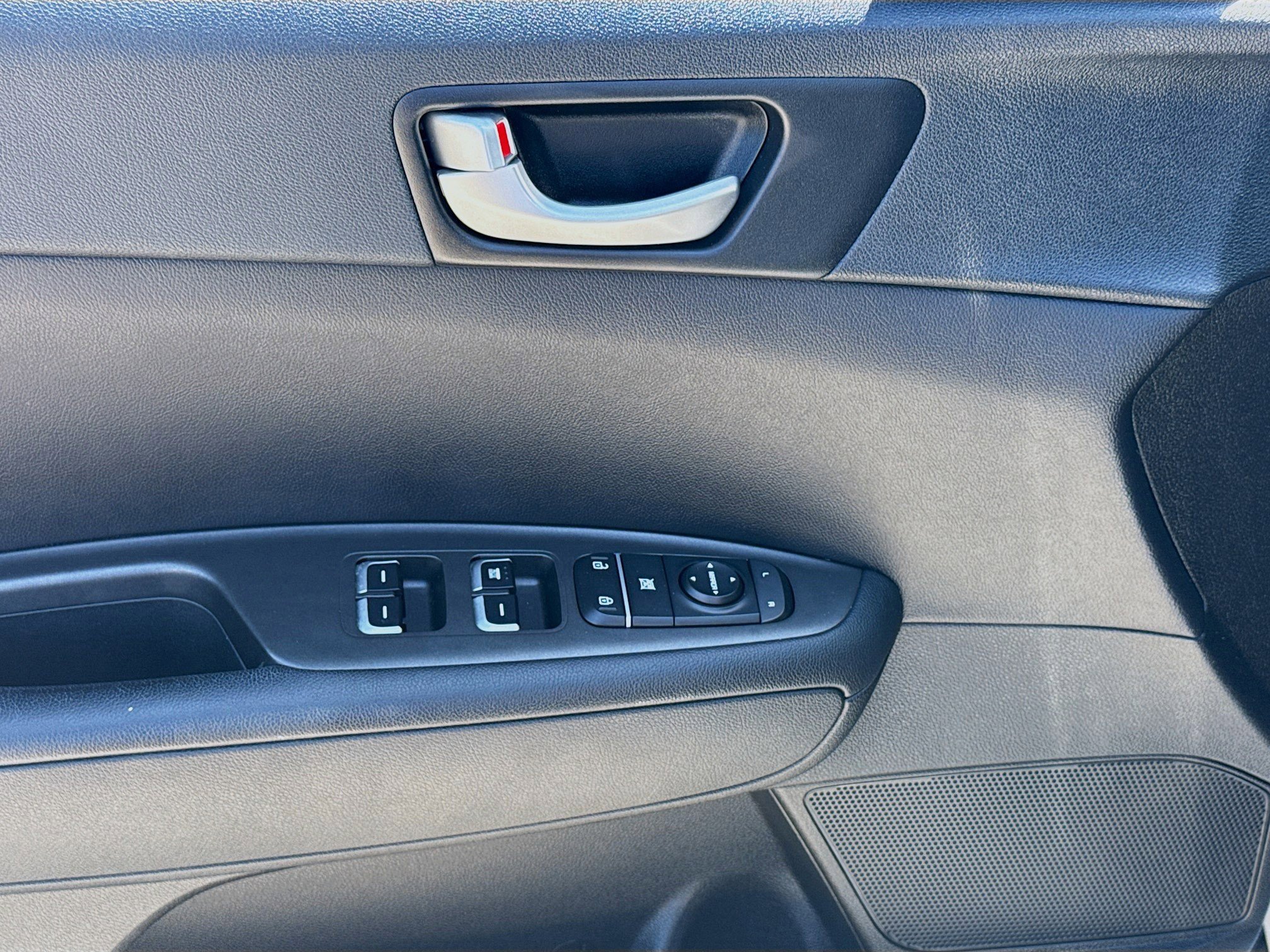 Used 2018 Kia Optima LX w/ 17" Alloy Wheels Package FWD image 14