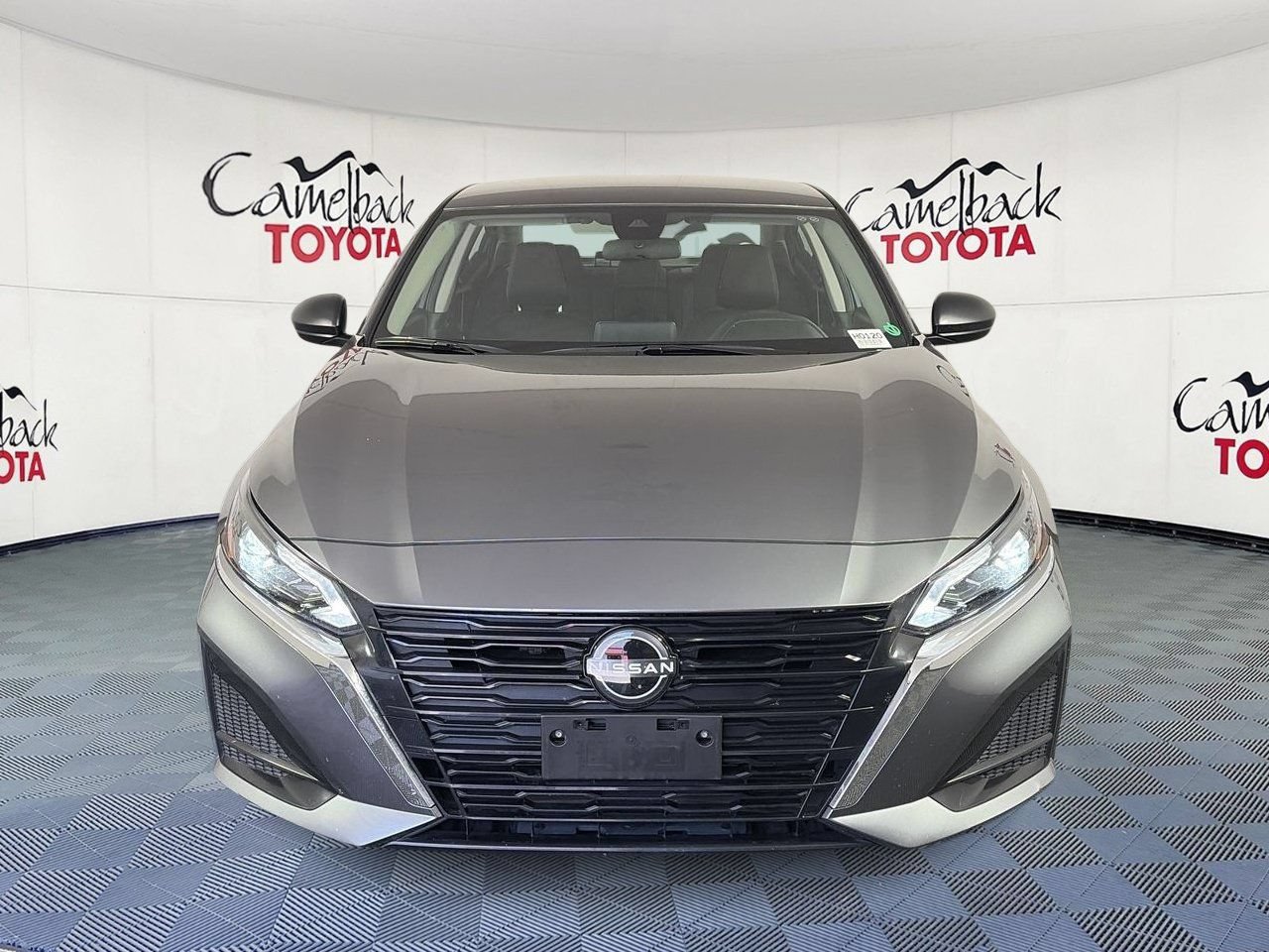 Used 2025 Nissan Altima 2.5 SV FWD image 2