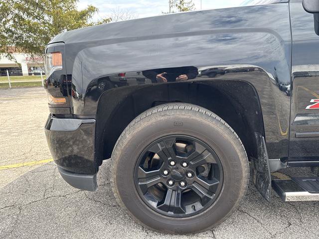 Used 2018 Chevrolet Silverado 1500 LT w/ Midnight Edition AWD/4WD image 18