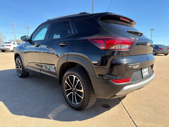 Used 2025 Chevrolet TrailBlazer LT AWD/4WD image 12