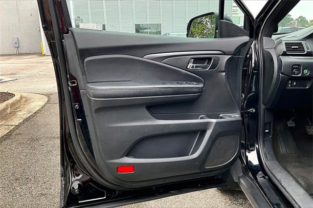 Used 2022 Honda Pilot Sport image 17