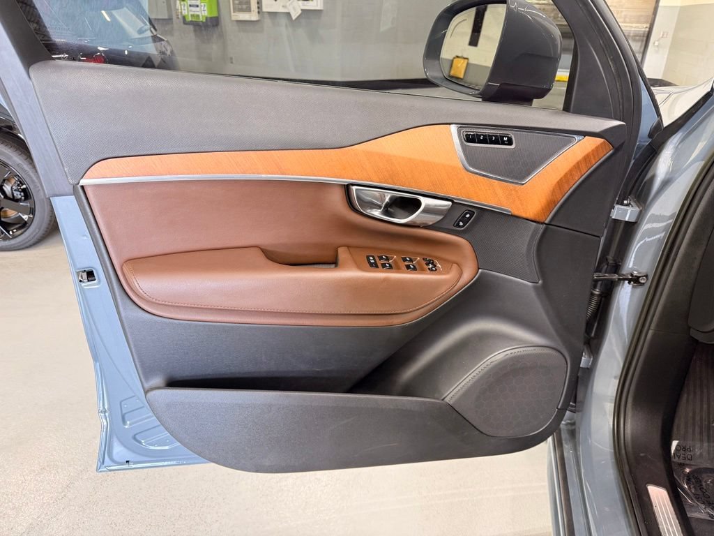 Used 2023 Volvo XC90 B6 Plus w/ Protection Package Premier AWD/4WD image 10