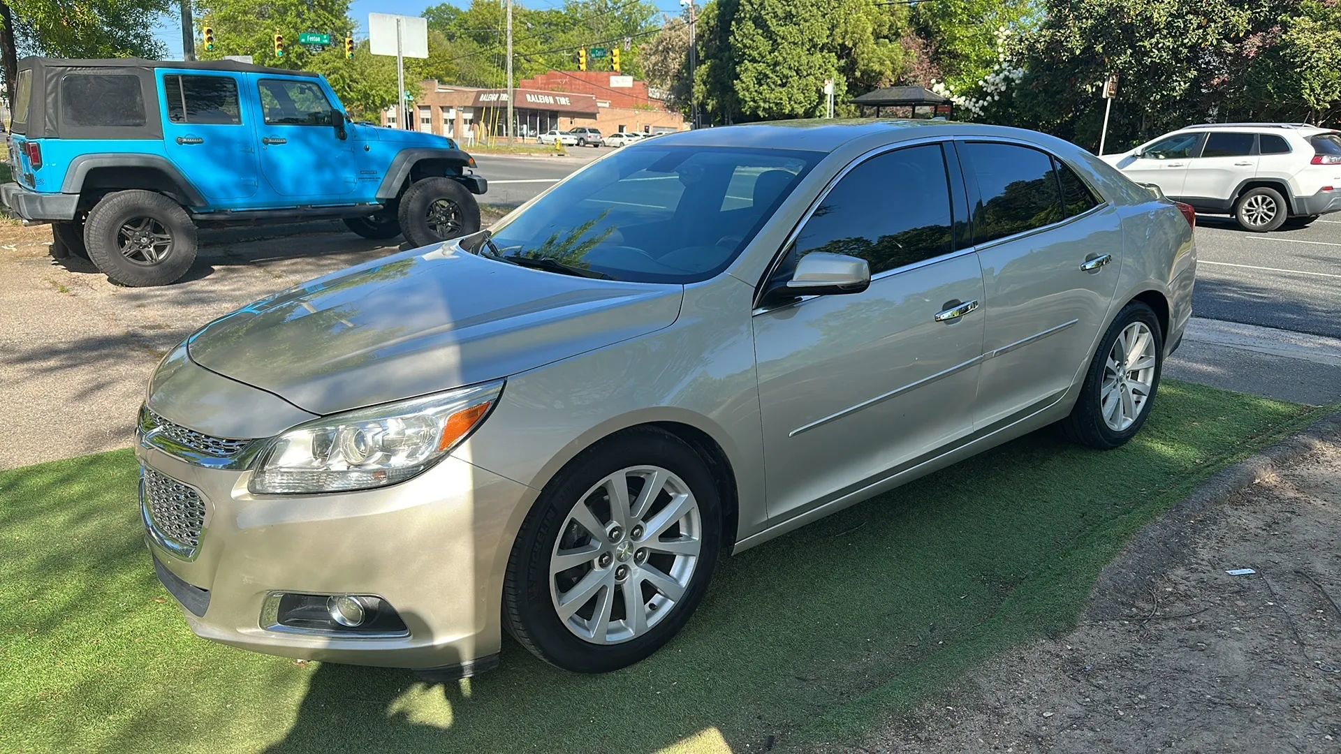 Used 2014 Chevrolet Malibu LT FWD image 4