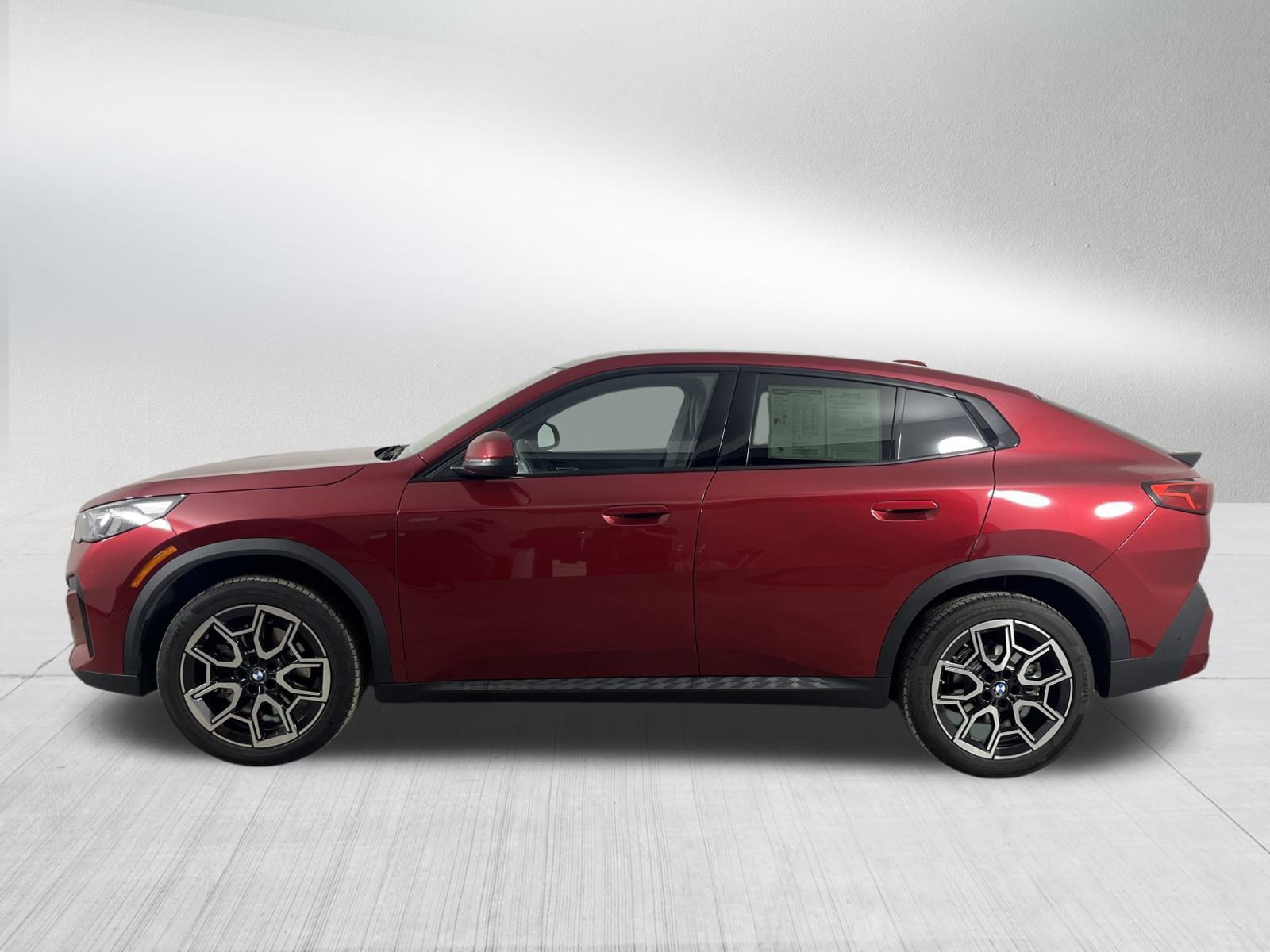 Used 2025 BMW X2 xDrive28i w/ Convenience Package image 4