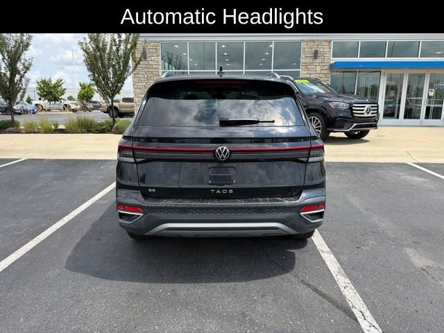 Used 2025 Volkswagen Taos SE FWD image 4