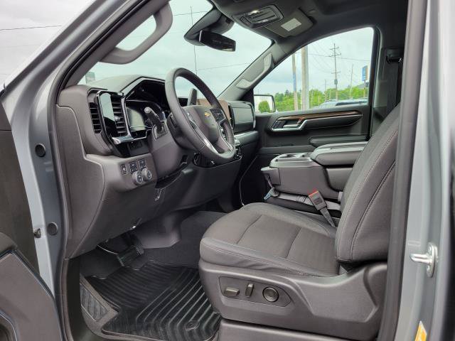 Used 2024 Chevrolet Silverado 1500 LT AWD/4WD image 8