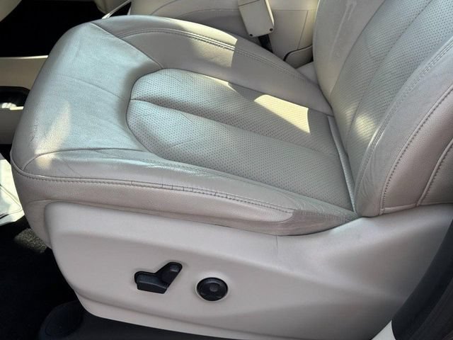 Used 2018 Chrysler Pacifica Touring-L Plus FWD image 34