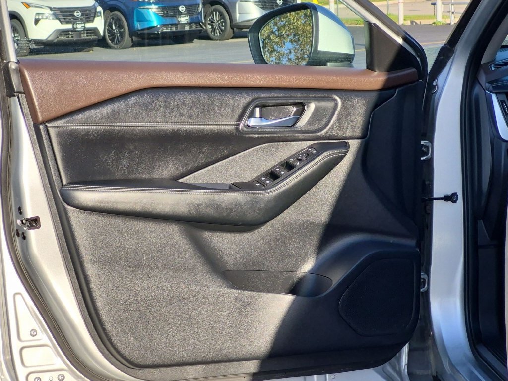 Used 2023 Nissan Rogue SV w/ SV Premium B Package AWD/4WD image 13