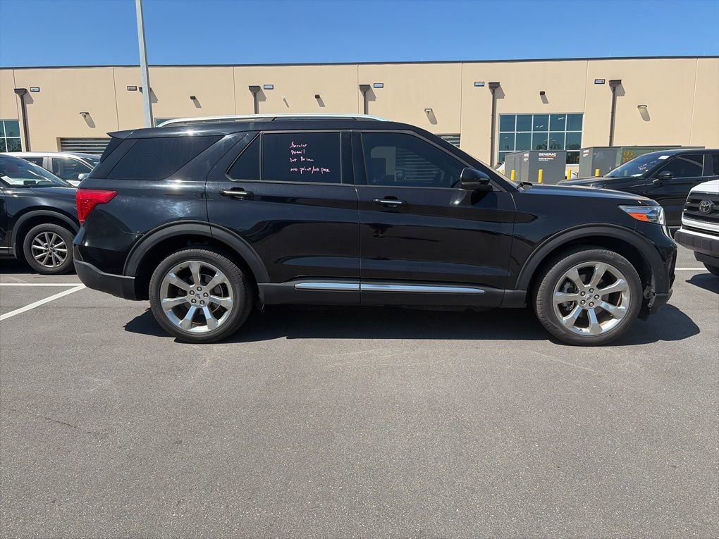Used 2020 Ford Explorer Platinum w/ Premium Technology Package image 2