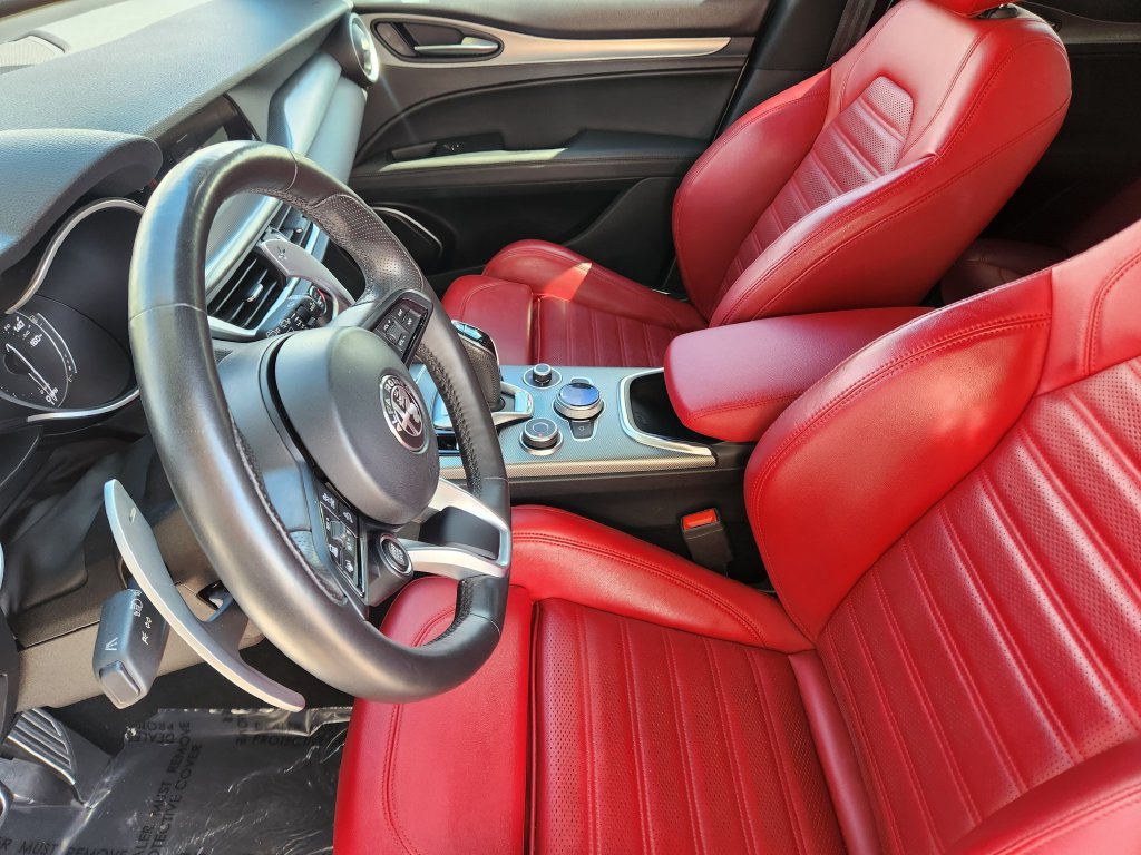 Used 2023 Alfa Romeo Stelvio Veloce AWD/4WD image 4