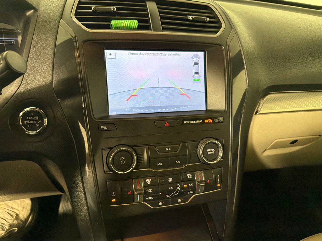 Used 2019 Ford Explorer XLT w/ Equipment Group 202A FWD image 17