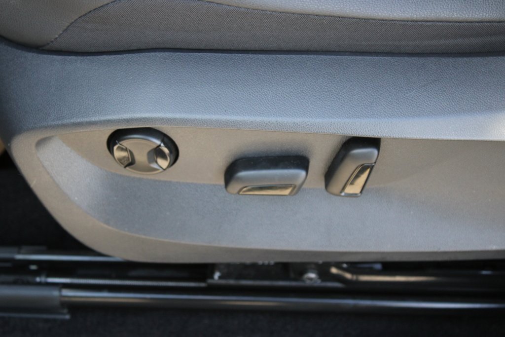 Used 2023 Volkswagen Tiguan SE image 25