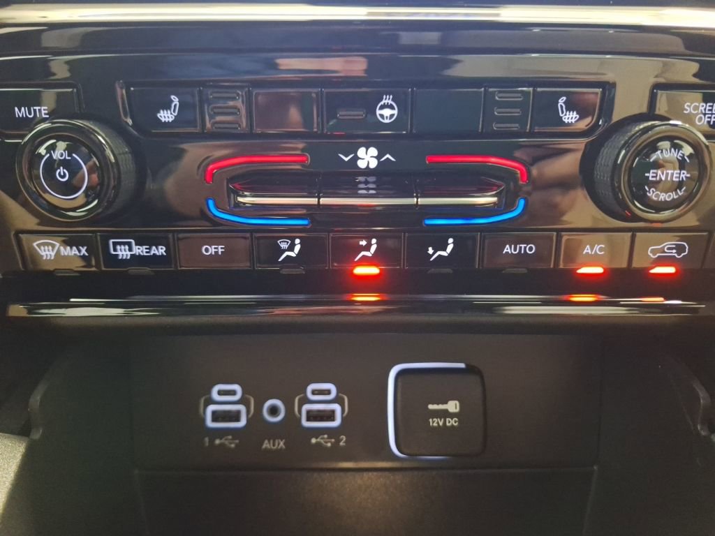 New 2025 Jeep Grand Cherokee Limited w/ Black Appearance Package image 16