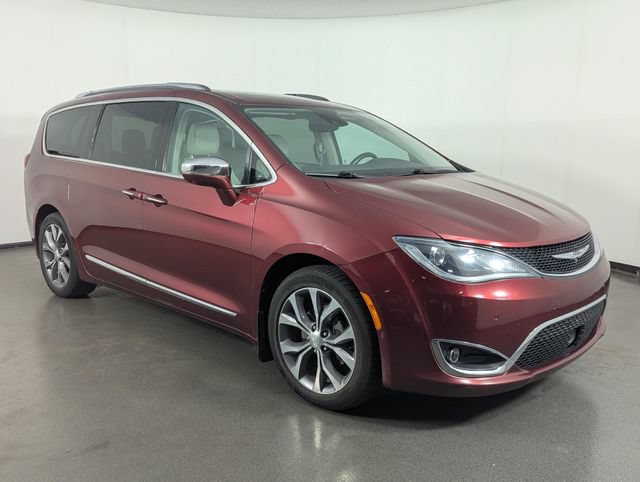 Used 2017 Chrysler Pacifica Limited FWD image 2