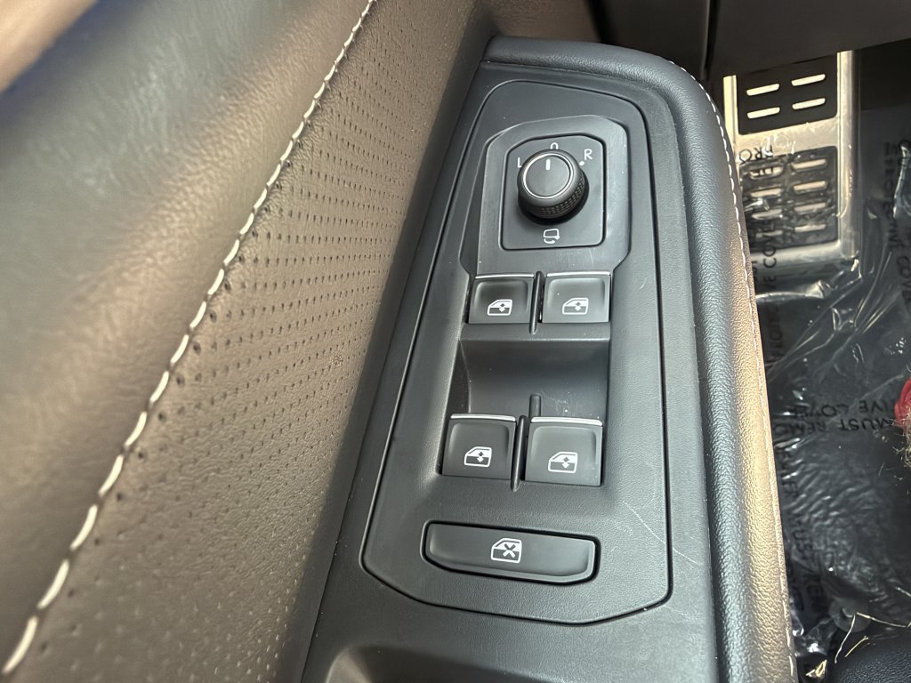 Used 2024 Volkswagen Atlas SEL Premium R-Line AWD/4WD image 29