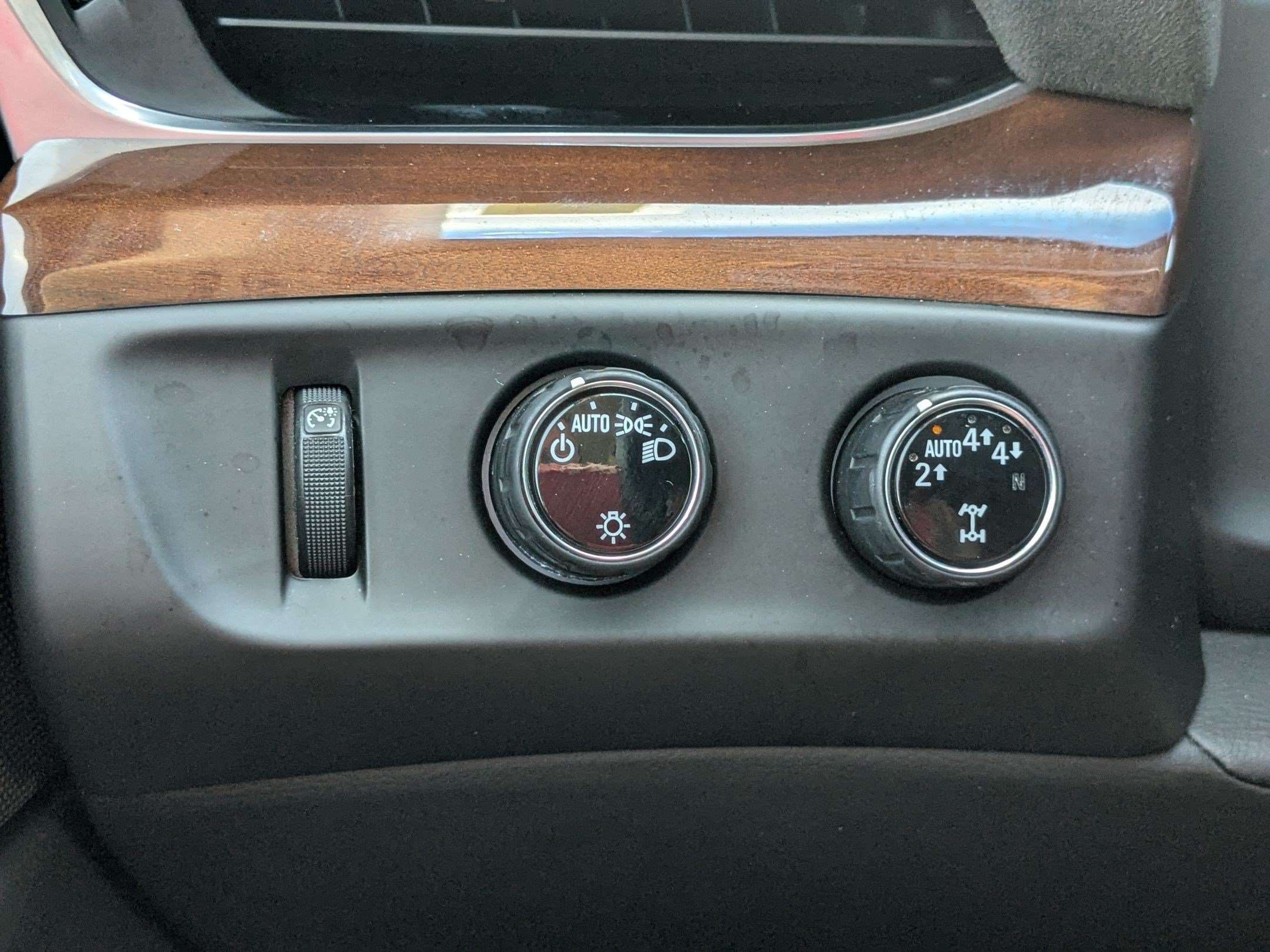 Used 2019 Cadillac Escalade Luxury AWD/4WD image 19