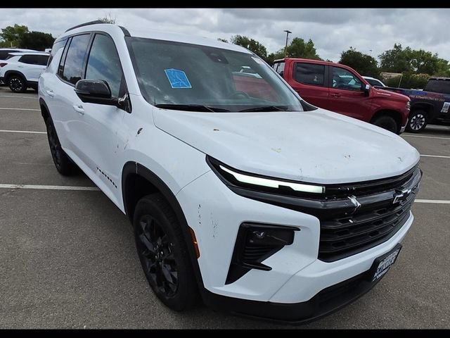 Used 2024 Chevrolet Traverse LT w/ Midnight/Sport Edition FWD image 2