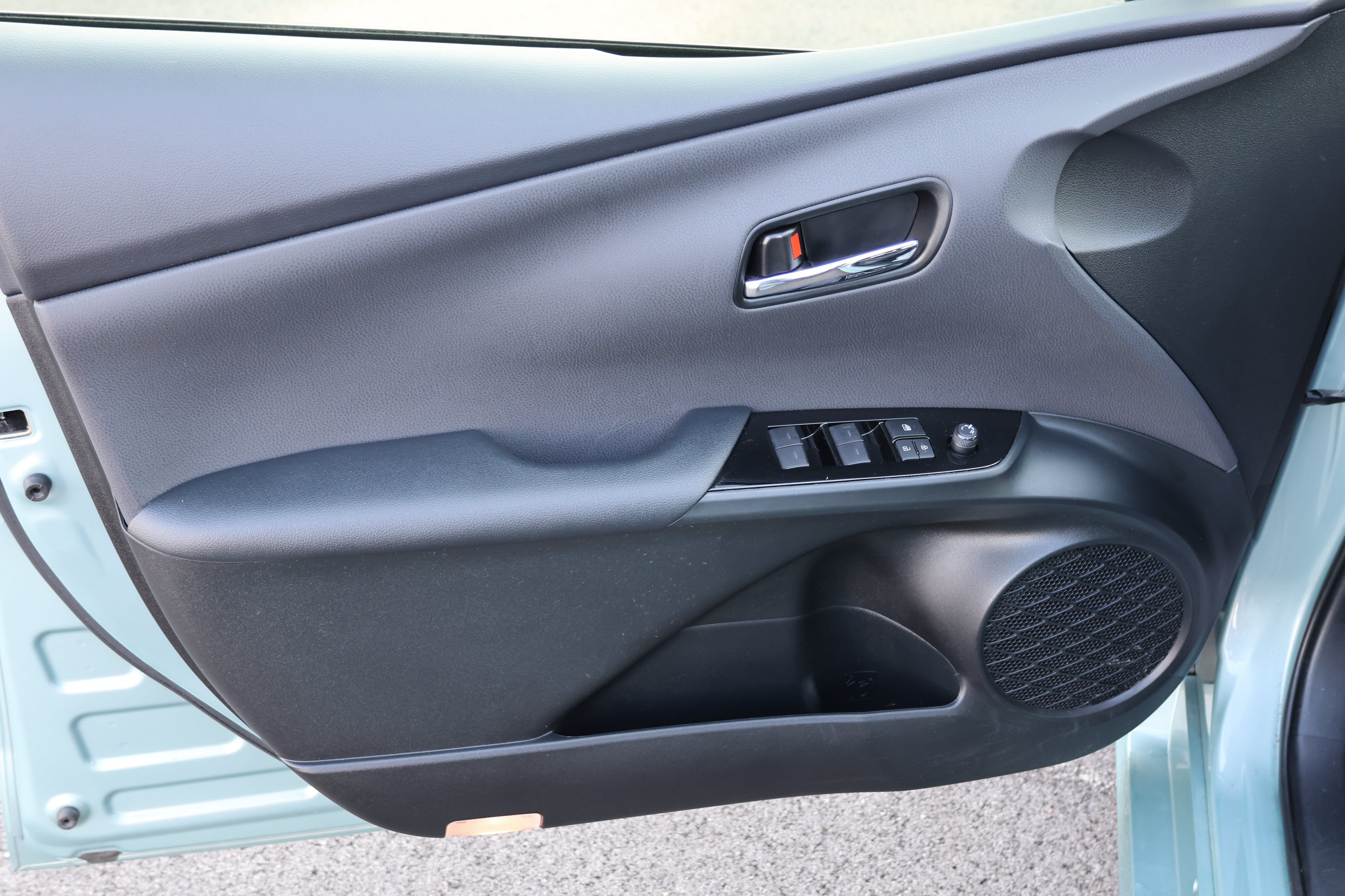 Certified 2020 Toyota Prius XLE AWD/4WD image 20