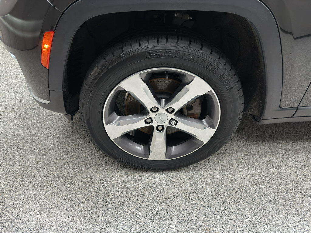 Used 2022 Jeep Grand Cherokee L Limited AWD/4WD image 2