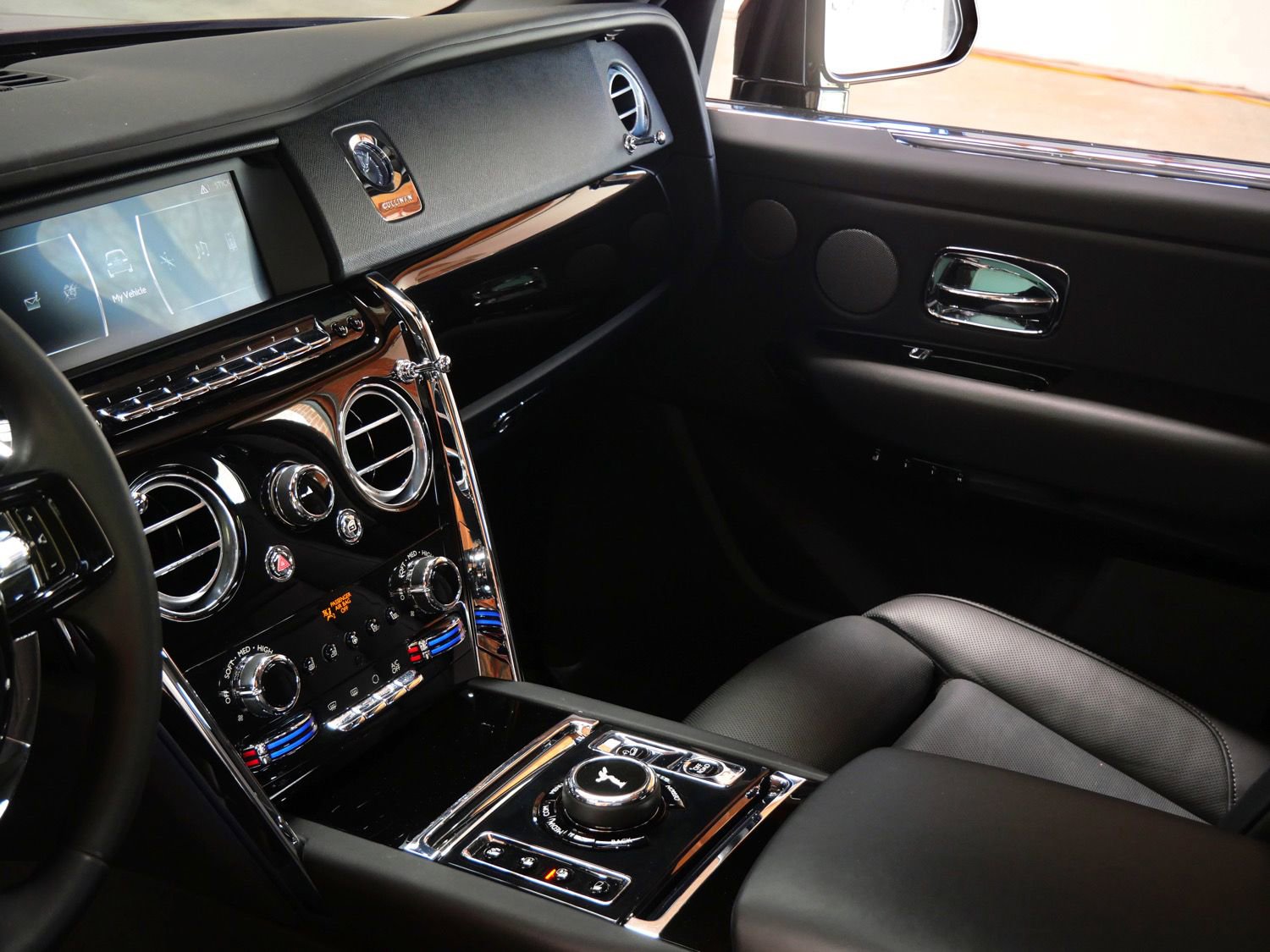 Used 2022 Rolls-Royce Cullinan AWD/4WD image 18