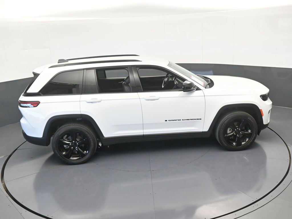 Used 2024 Jeep Grand Cherokee Altitude image 52