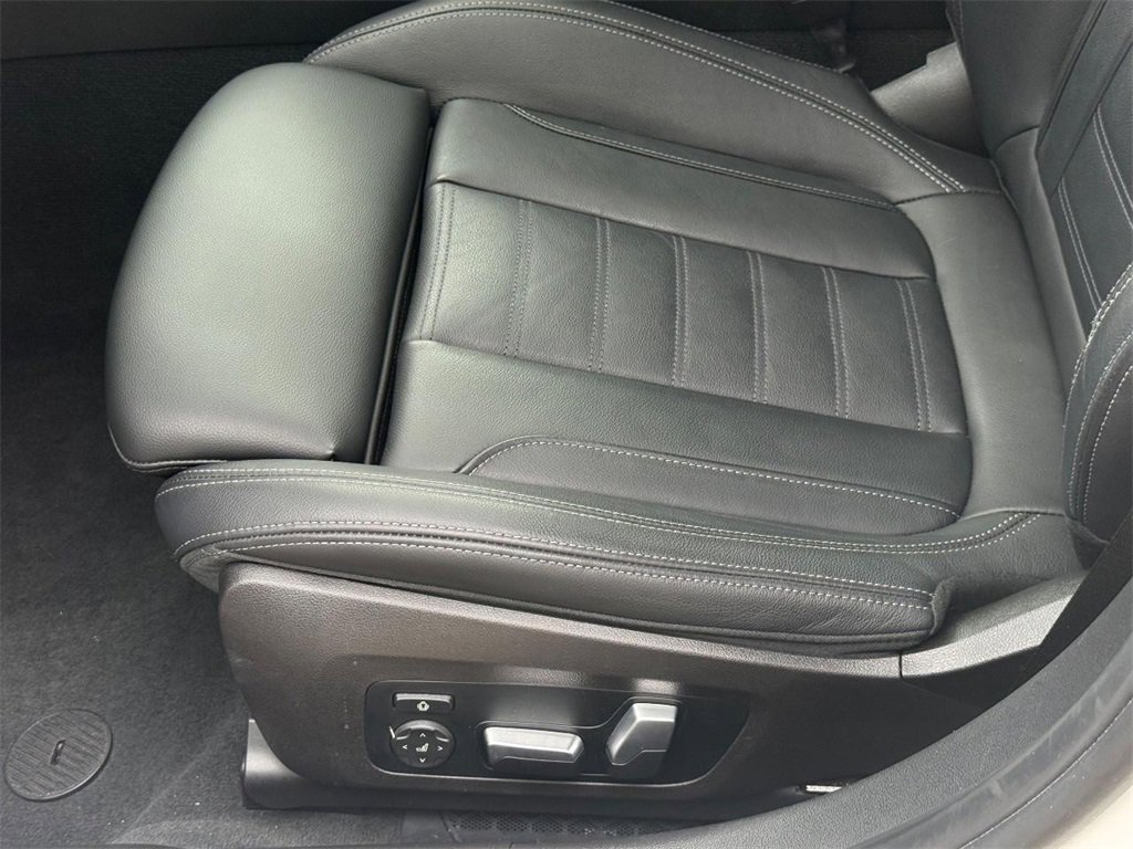 Used 2023 BMW 330i xDrive Sedan w/ M Sport Package image 21