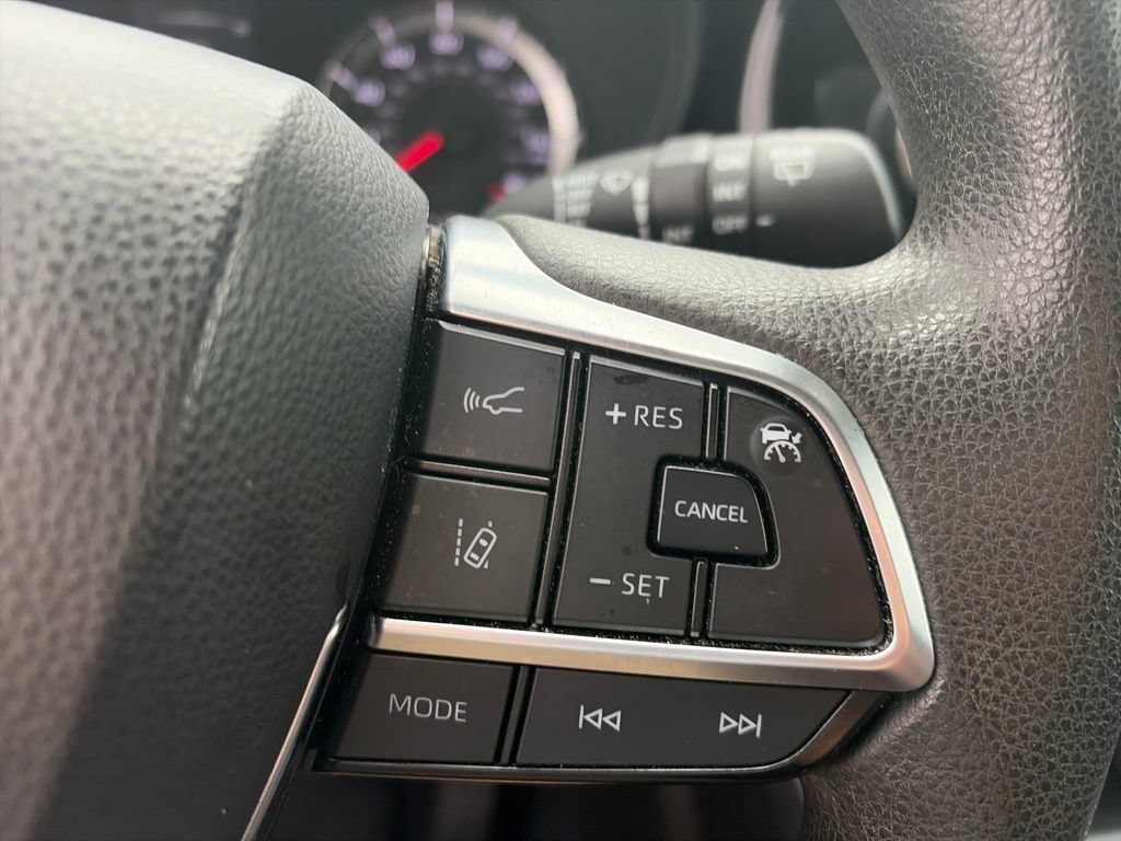 Used 2021 Toyota Highlander L FWD image 21