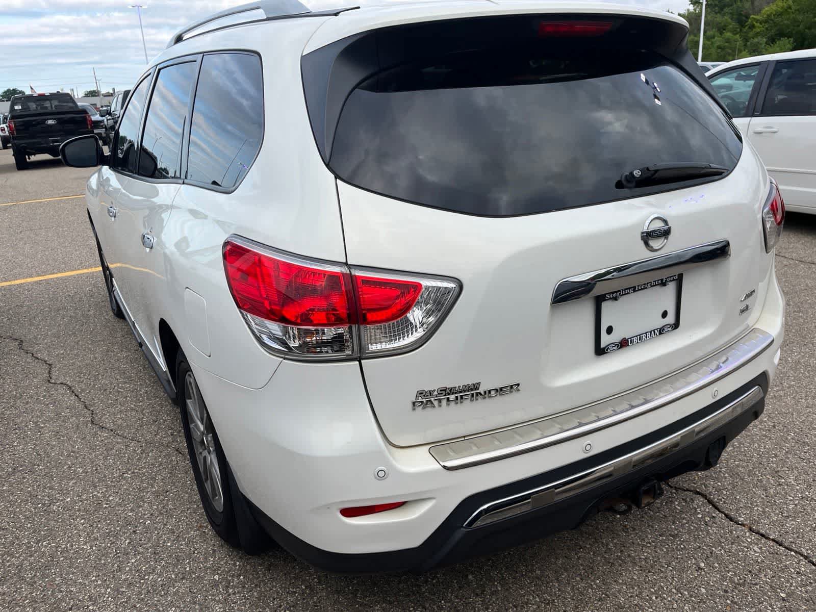 Used 2014 Nissan Pathfinder SL w/ SL Tech Package AWD/4WD image 8