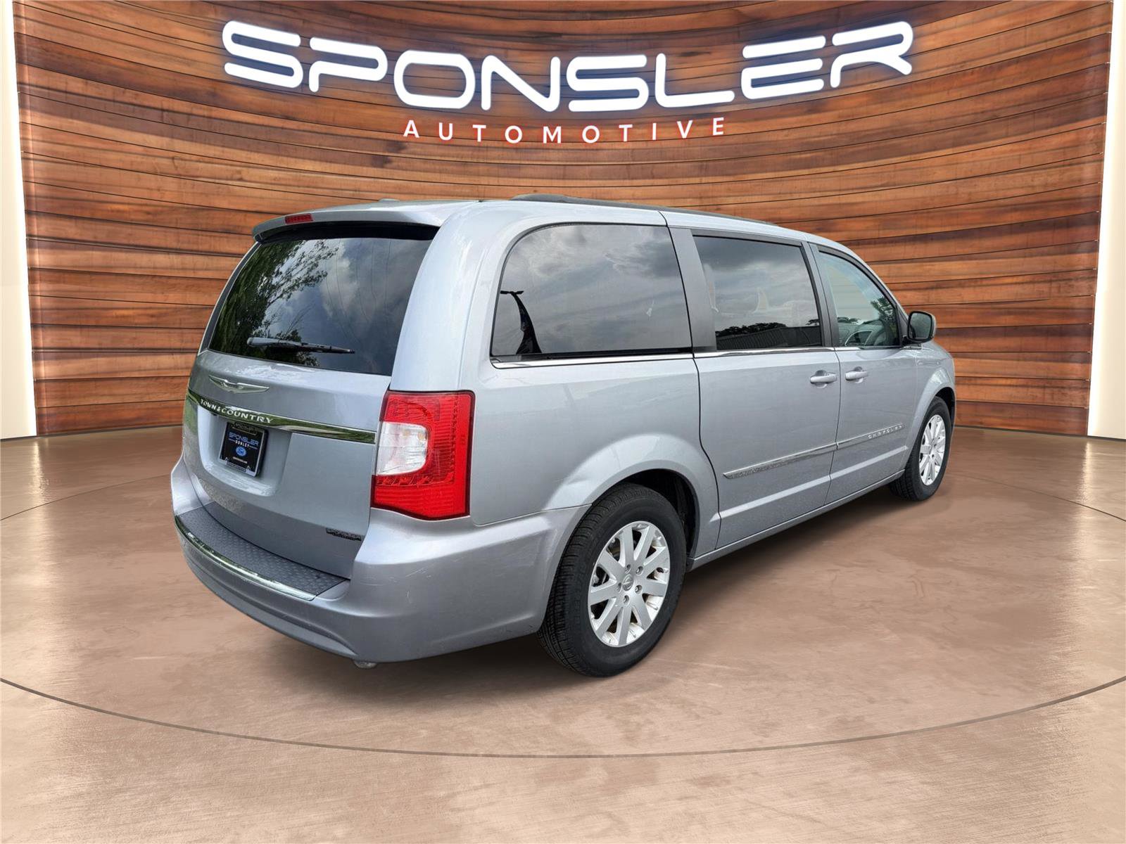 Used 2015 Chrysler Town & Country Touring FWD image 6
