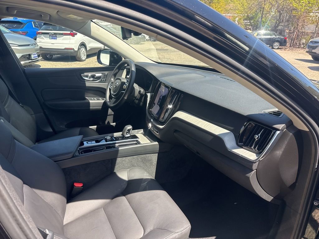 Used 2025 Volvo XC60 B5 Plus AWD/4WD image 16