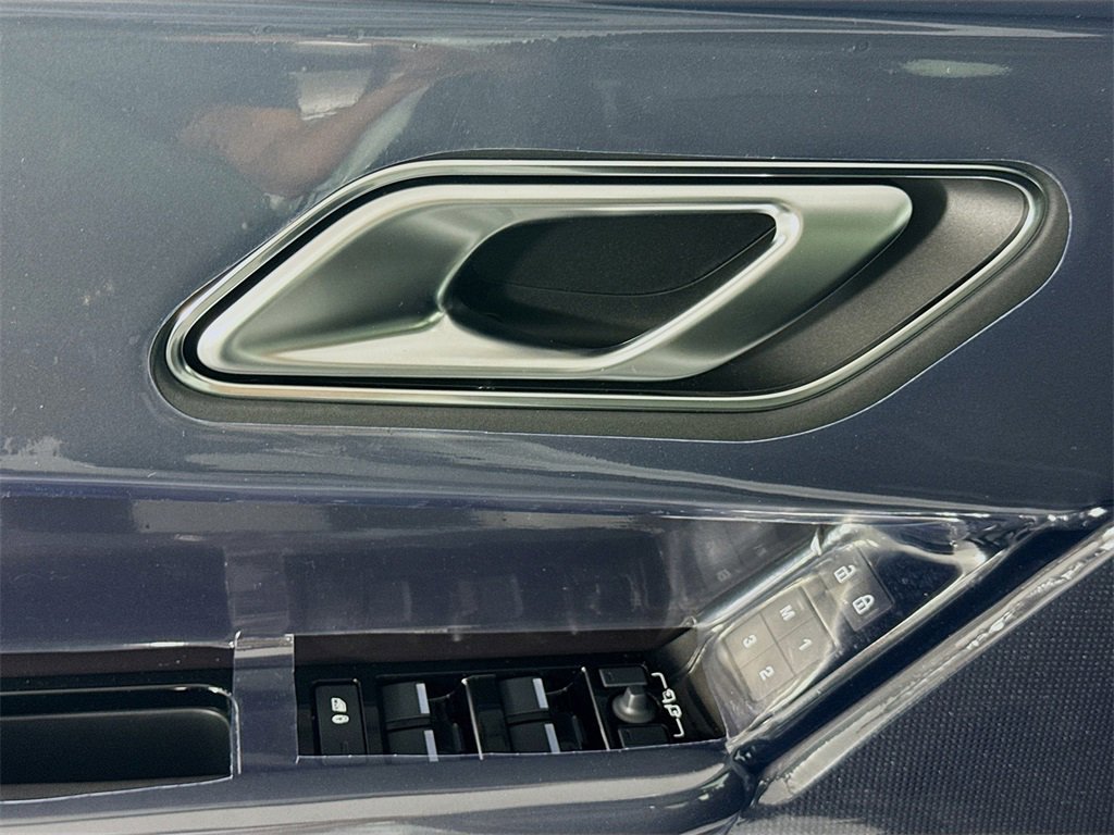 New 2026 Land Rover Range Rover Velar Dynamic SE image 17