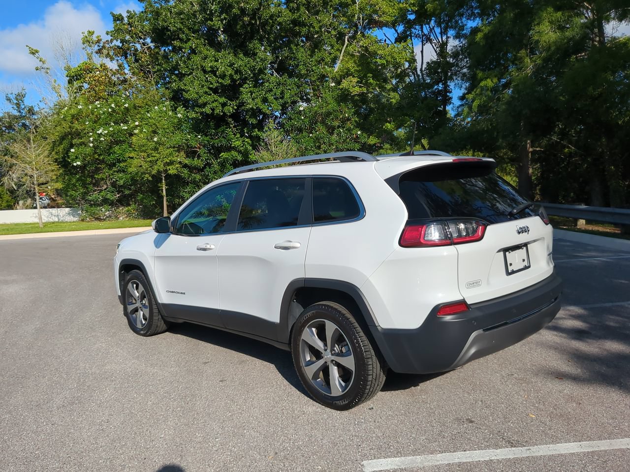 Used 2020 Jeep Cherokee Limited FWD image 5