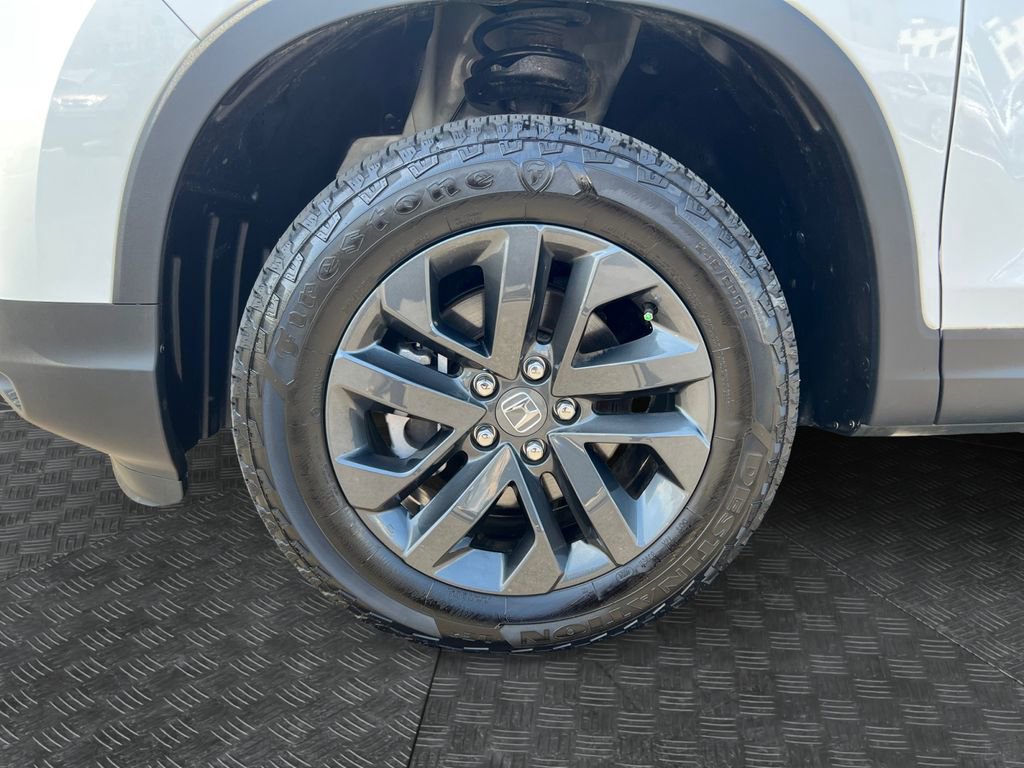 Used 2025 Honda Ridgeline Sport image 14