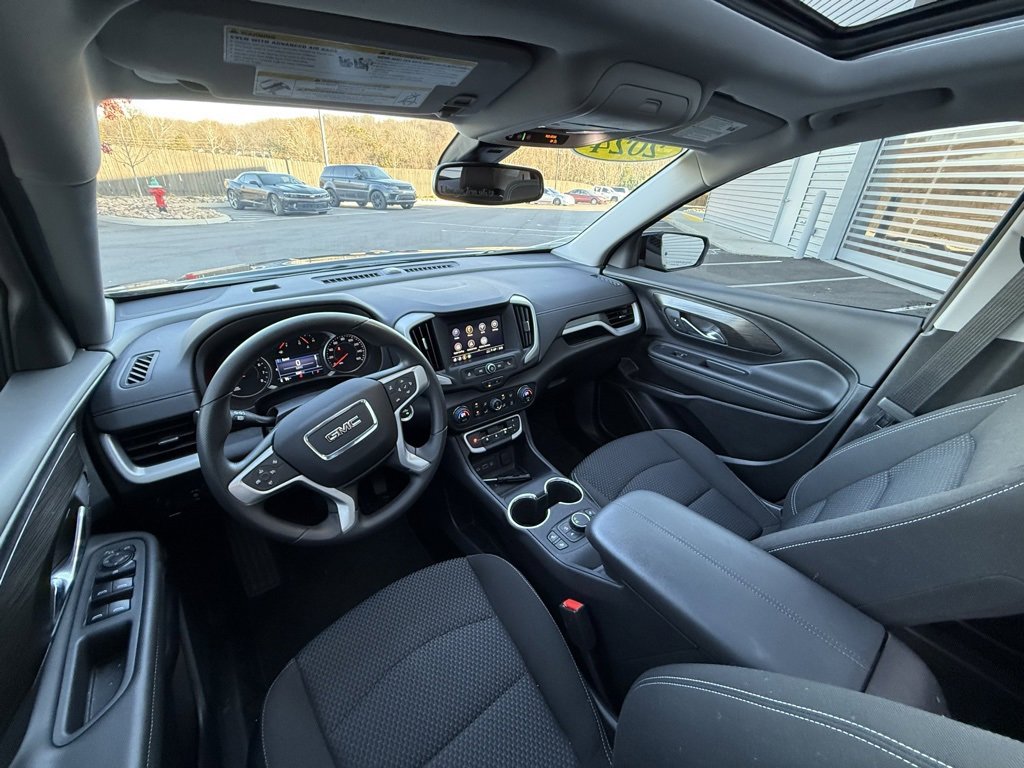Used 2024 GMC Terrain SLE w/ Driver Convenience Package image 24