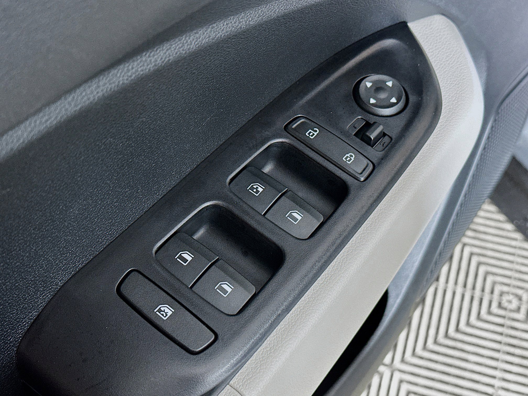 Used 2022 Hyundai Venue SEL image 17