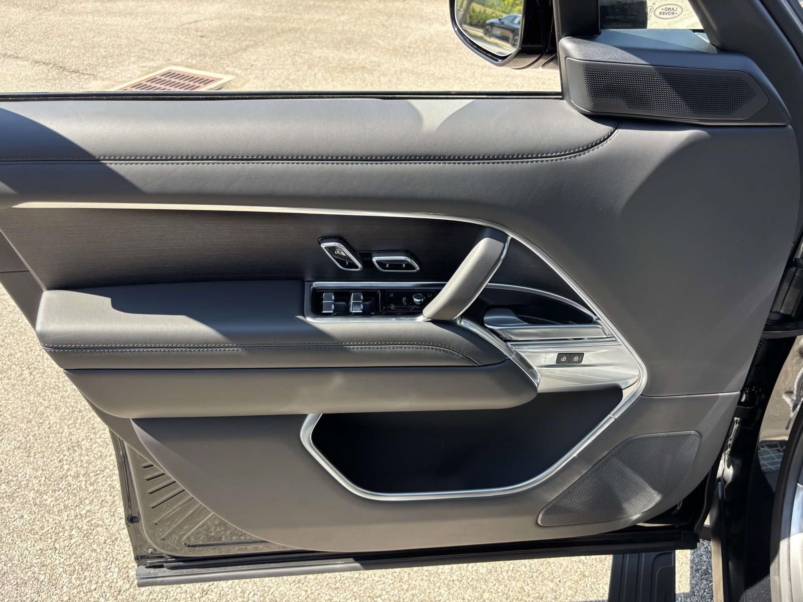 New 2025 Land Rover Range Rover SE image 11