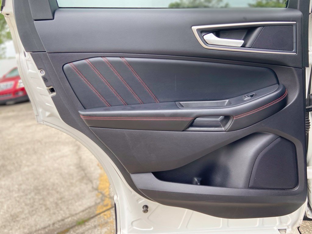 Used 2022 Ford Edge ST-Line w/ Class II Trailer Tow Package AWD/4WD image 18