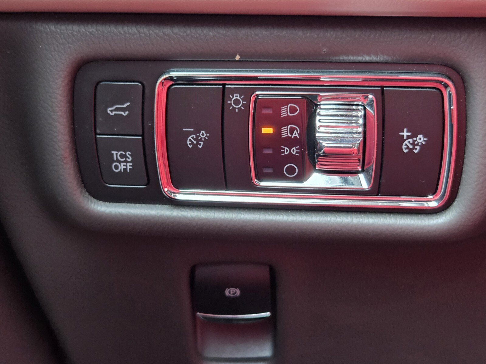 Used 2023 Lincoln Nautilus FWD w/ Premium Package image 26