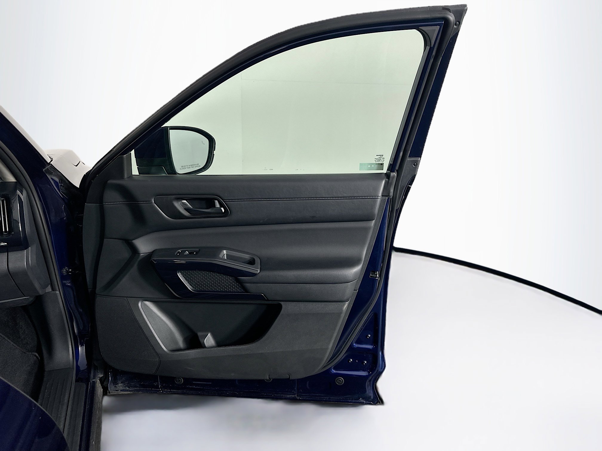 Used 2025 Nissan Pathfinder SV FWD image 33