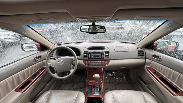 Used 2005 Toyota Camry XLE w/ VSC & Side Airbag Pkg FWD image 20