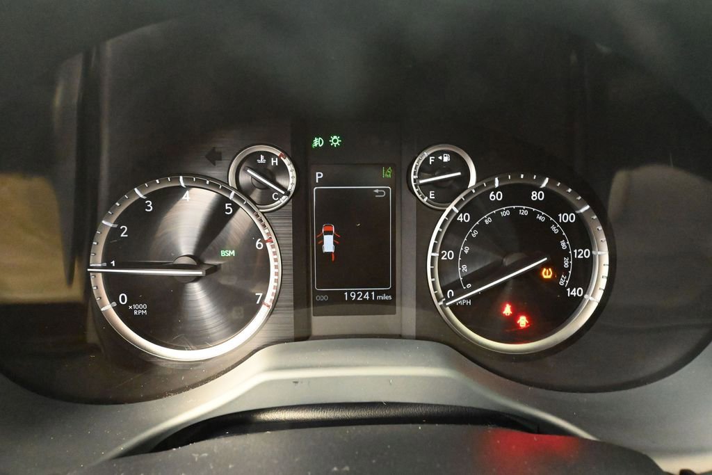 Used 2023 Lexus GX 460 w/ Black Line Special Edition AWD/4WD image 31