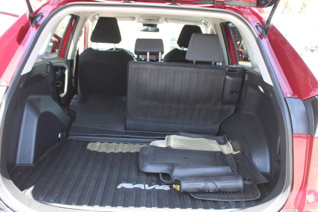Used 2022 Toyota RAV4 XLE FWD image 34