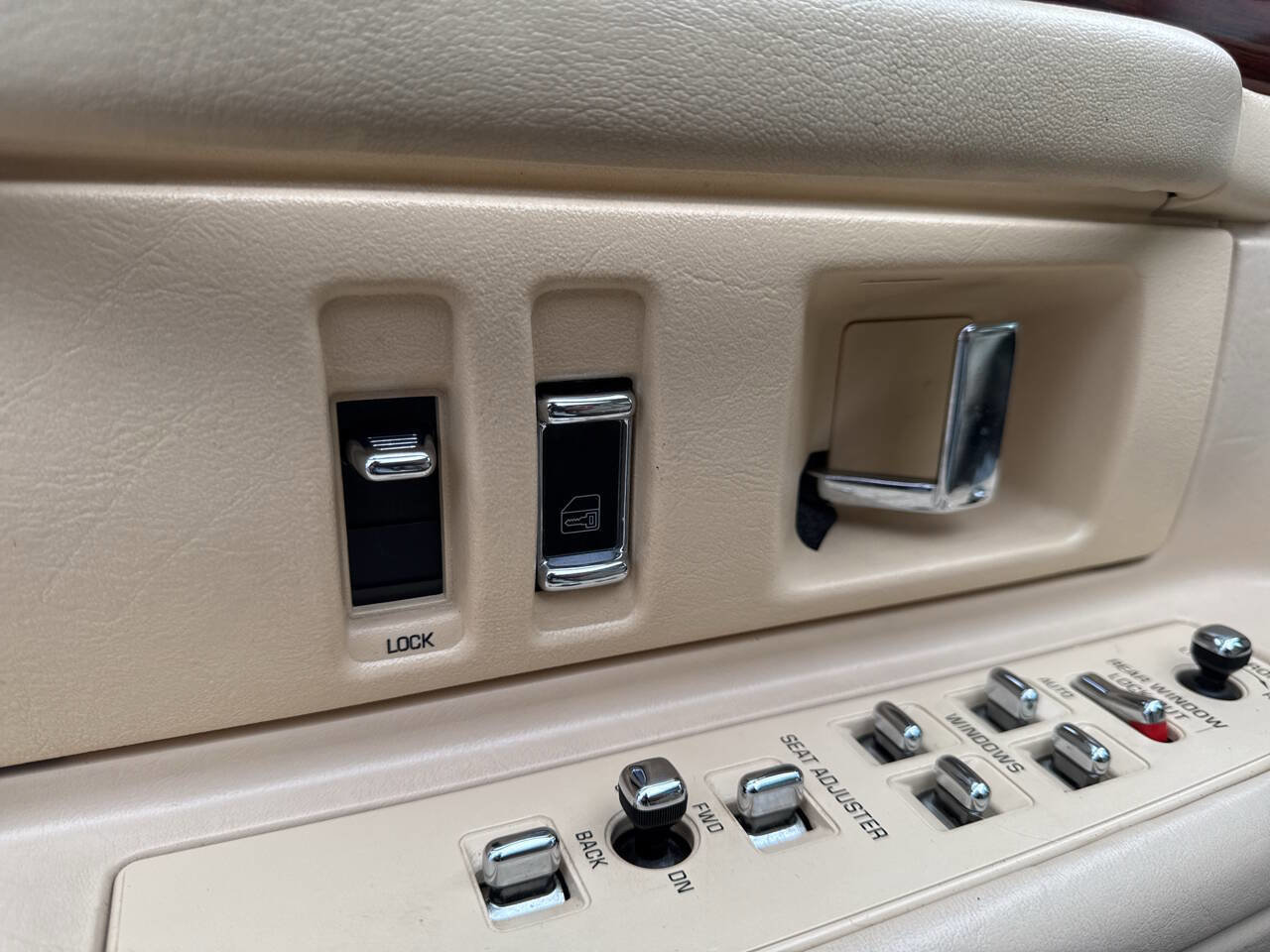 Used 1995 Cadillac De Ville Sedan image 31