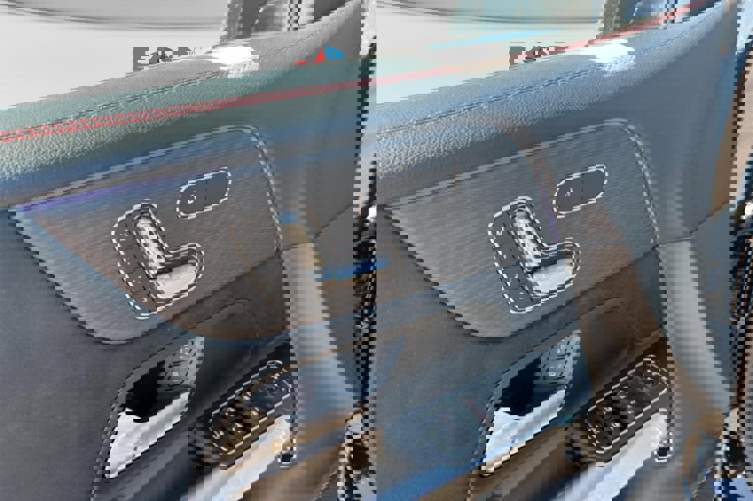 Used 2025 Mercedes-Benz GLB 35 AMG 4MATIC image 11