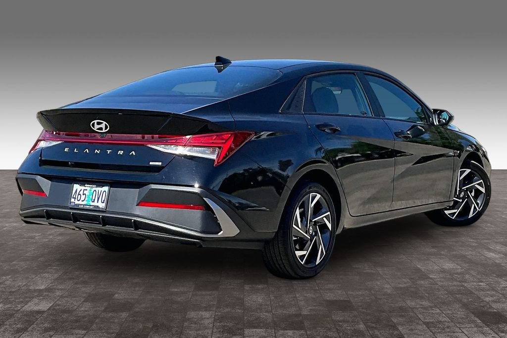 Used 2025 Hyundai Elantra SEL FWD image 14