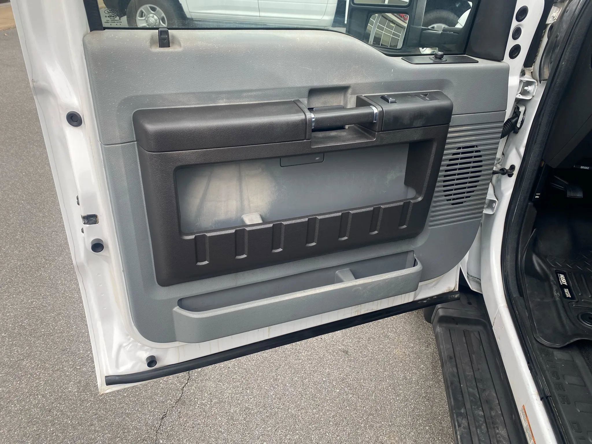 Used 2015 Ford F550 4x4 Regular Cab Super Duty image 9