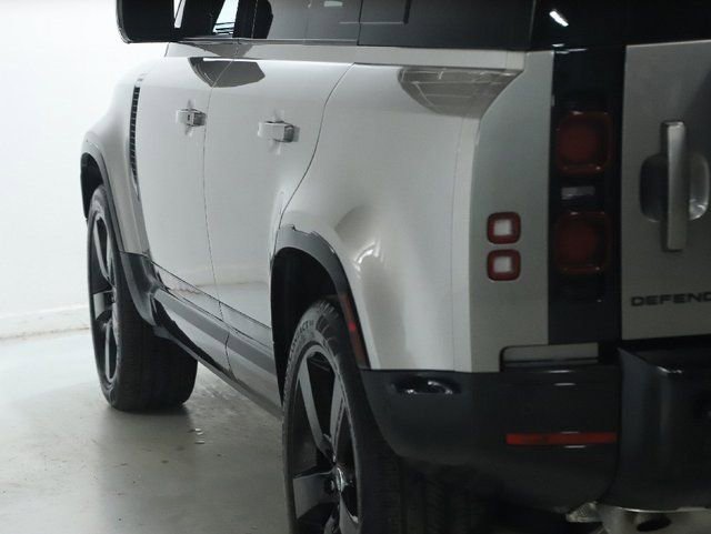 Certified 2024 Land Rover Defender 110 X-Dynamic SE image 6