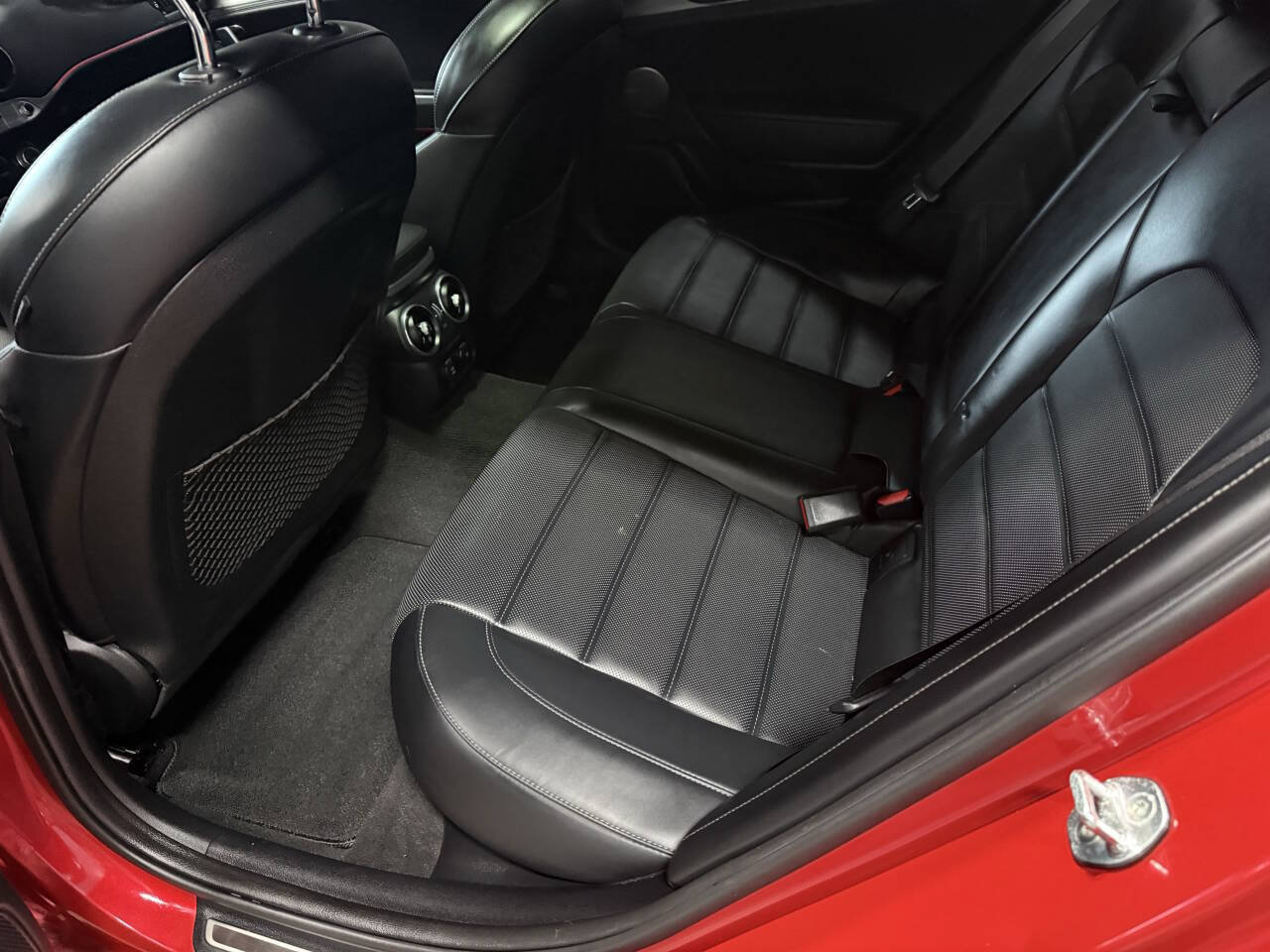Used 2018 Kia Stinger GT2 AWD/4WD image 14