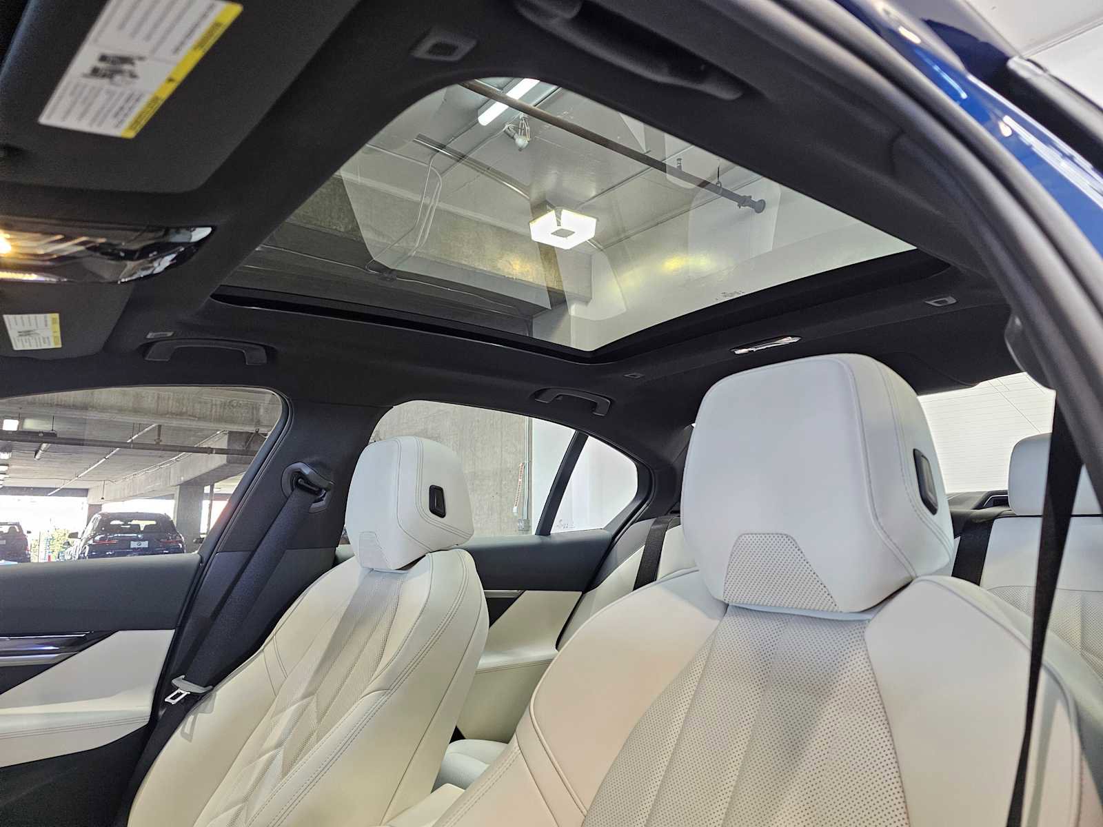 New 2026 BMW 550e xDrive w/ Premium Package image 24